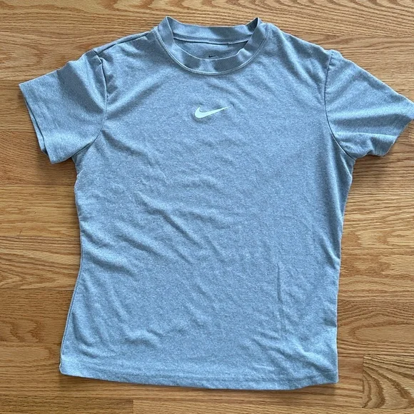 Nike Women's Grey Short Sleeve Dri-Fit Top (M) - Picture 1 of 6
